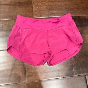 Speed Up Low-Rise Lined Short 2.5" ripened raspberry
Size 4